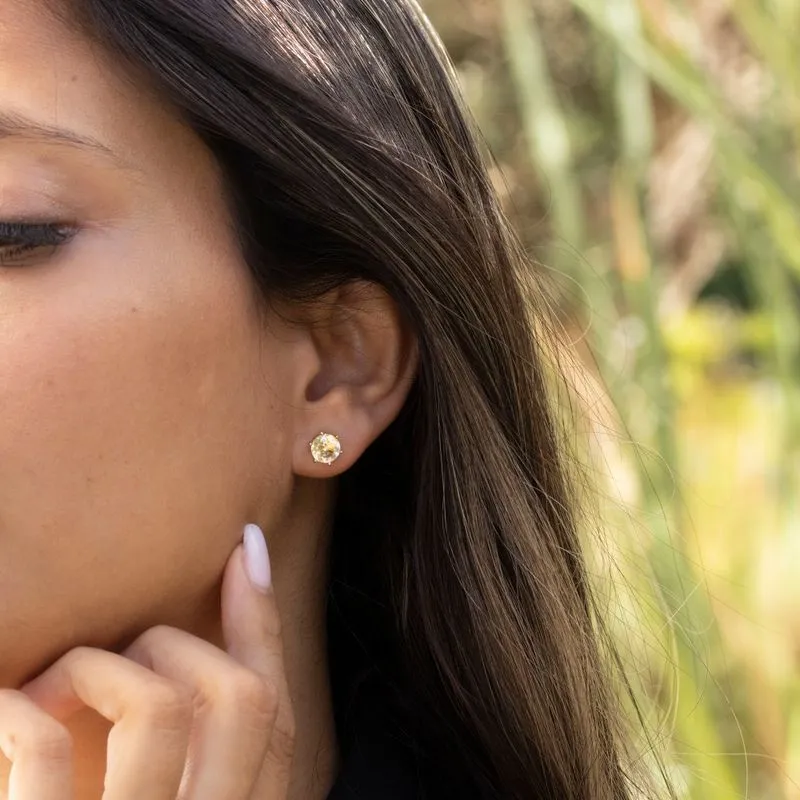 14 Carat Gold Earrings In a 7mm Citrine Stone Inlay