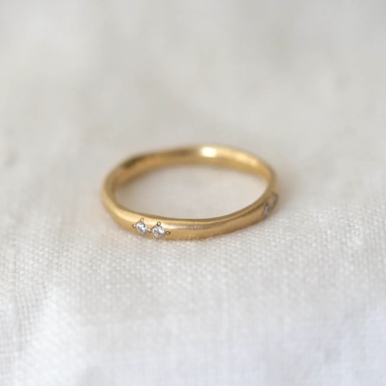 Delicate Wavy Band - Diamond Pairs