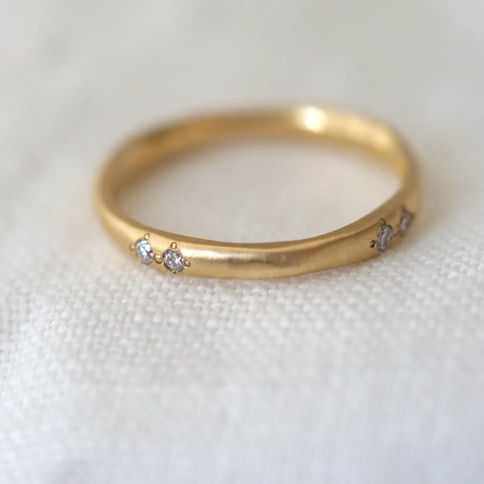 Delicate Wavy Band - Diamond Pairs