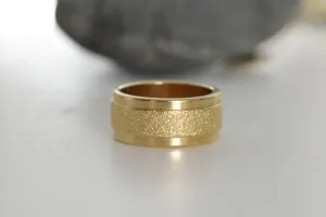 TEXTURED GOLD RING