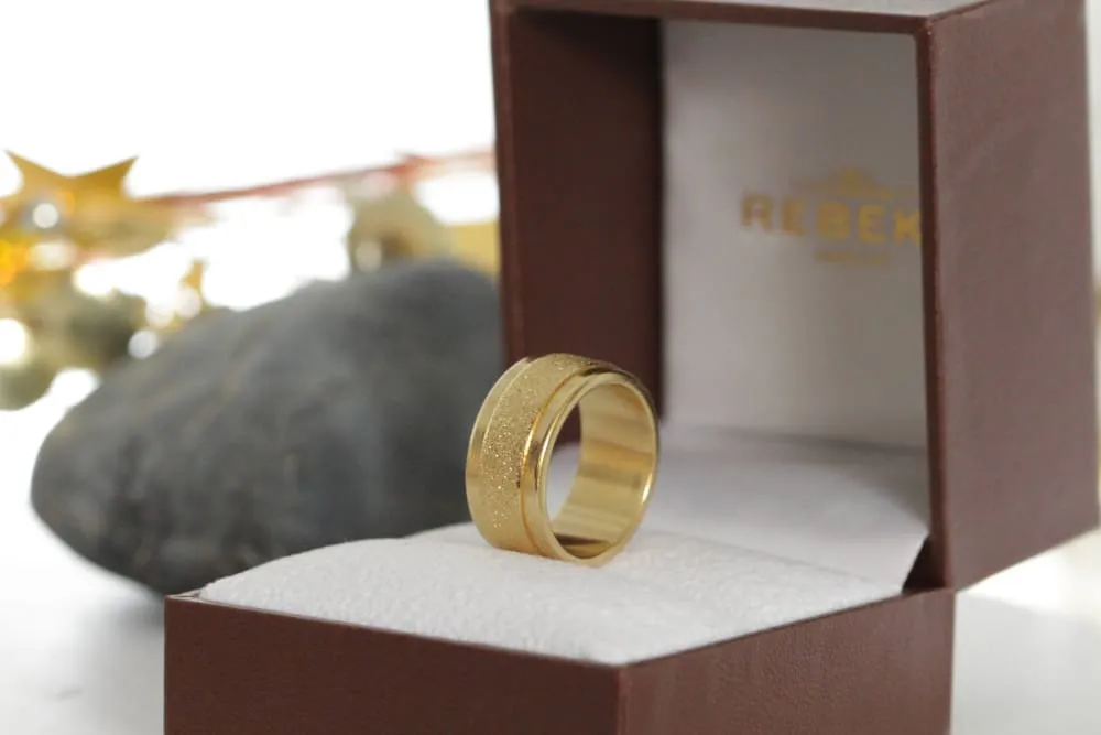 TEXTURED GOLD RING