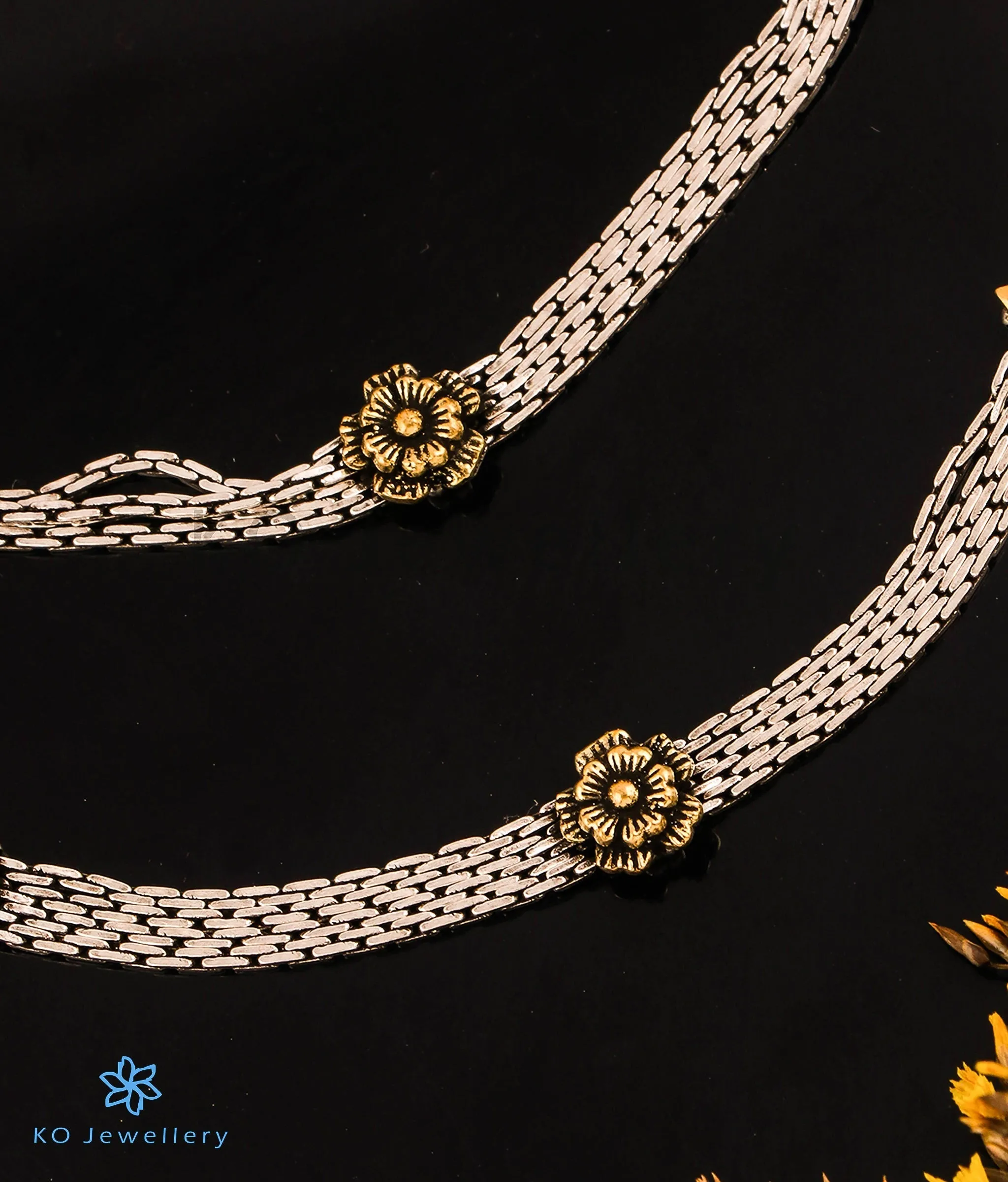 The Mithuna Silver Floral Antique Anklets (2 tone)